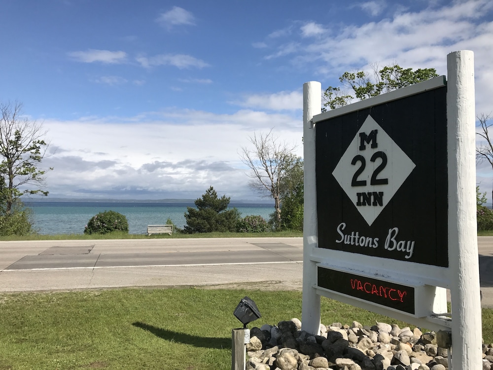 M 22 Inn Suttons Bay in Traverse City, United States