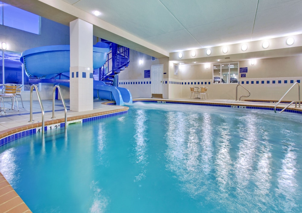 Holiday Inn Express Hotel & Suites Dickinson by IHG - photo 21