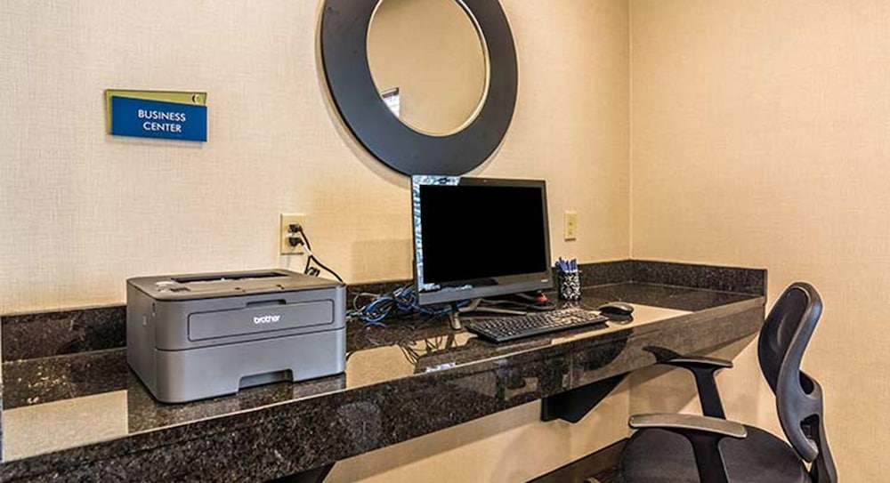 Cobblestone Hotel & Suites Erie - photo 35
