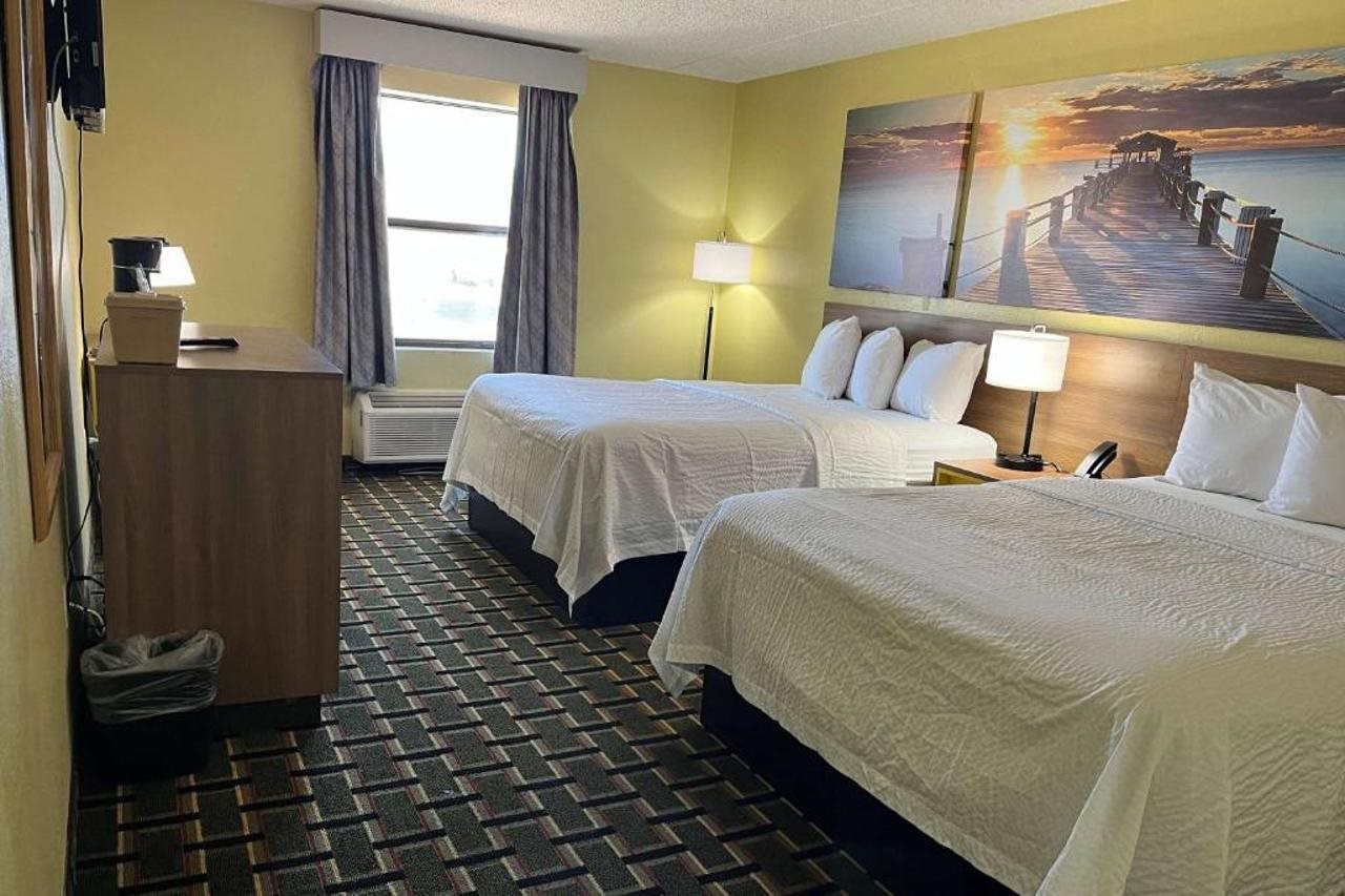 Days Inn by Wyndham Park City Kansas - photo 9