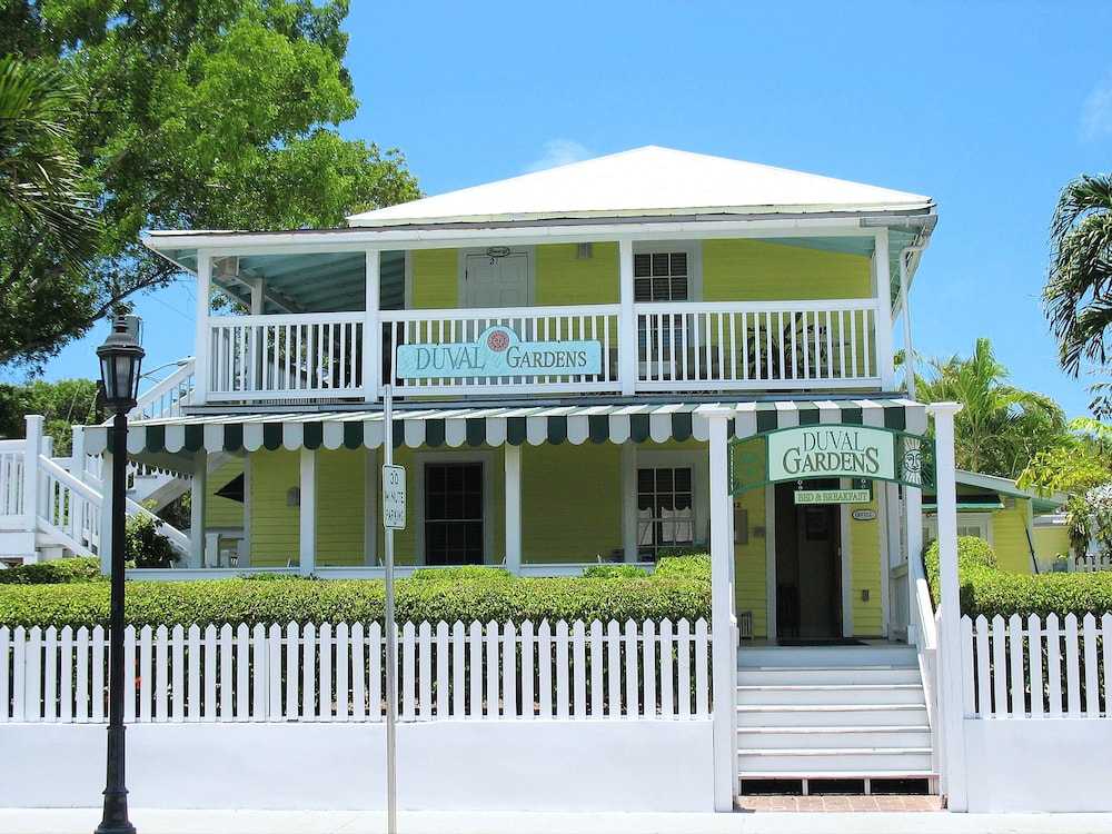 Duval Gardens - carbon neutral hotel in Key West