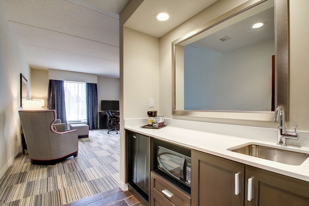 Hampton Inn & Suites Greenville Airport SC - photo 27