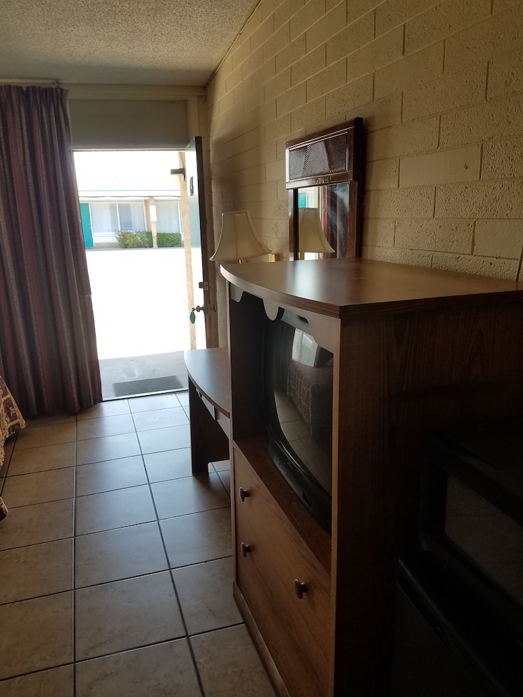 Beverly Crest Motor Inn - photo 7