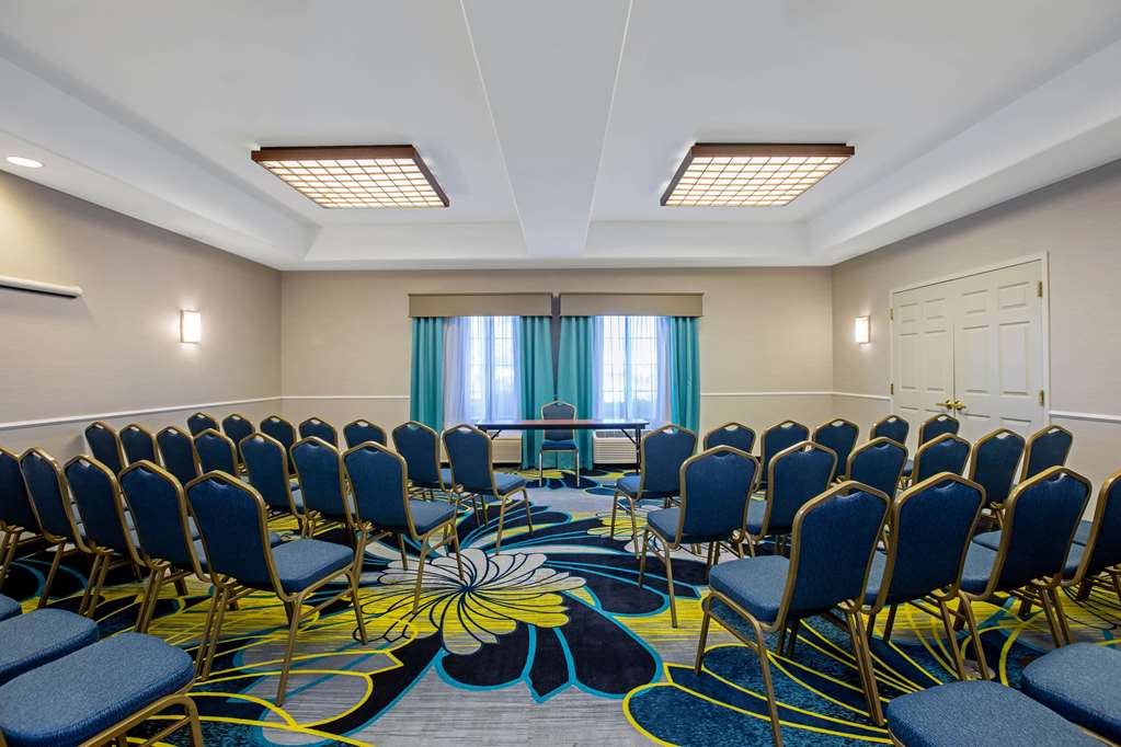 La Quinta Inn & Suites by Wyndham Manteca Ripon - photo 23