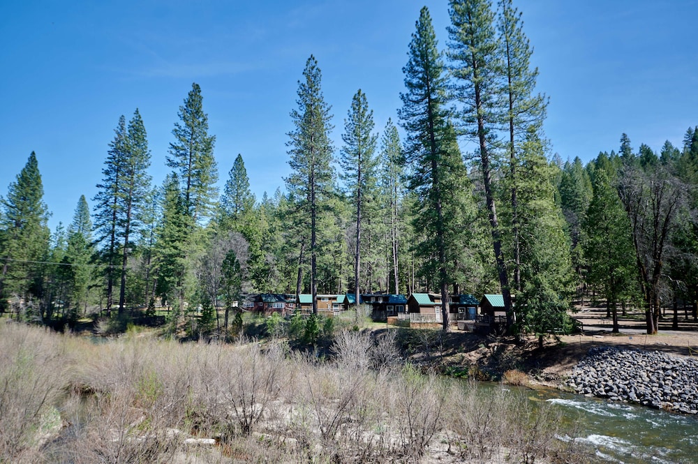 Yosemite Lakes RV Resort - photo 62