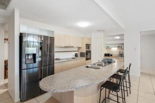 4 Bedroom Spacious Cozy Family Retreat Parkinson — 4-Star Luxury Hotel in Brisbane, Australia