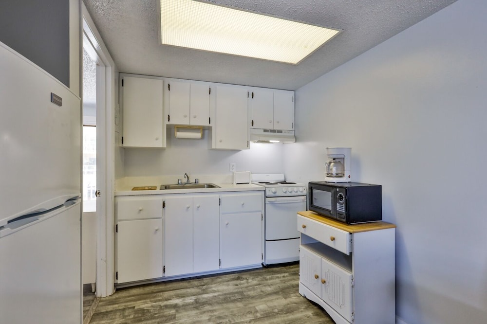 Coastal Waters Inn - photo 49