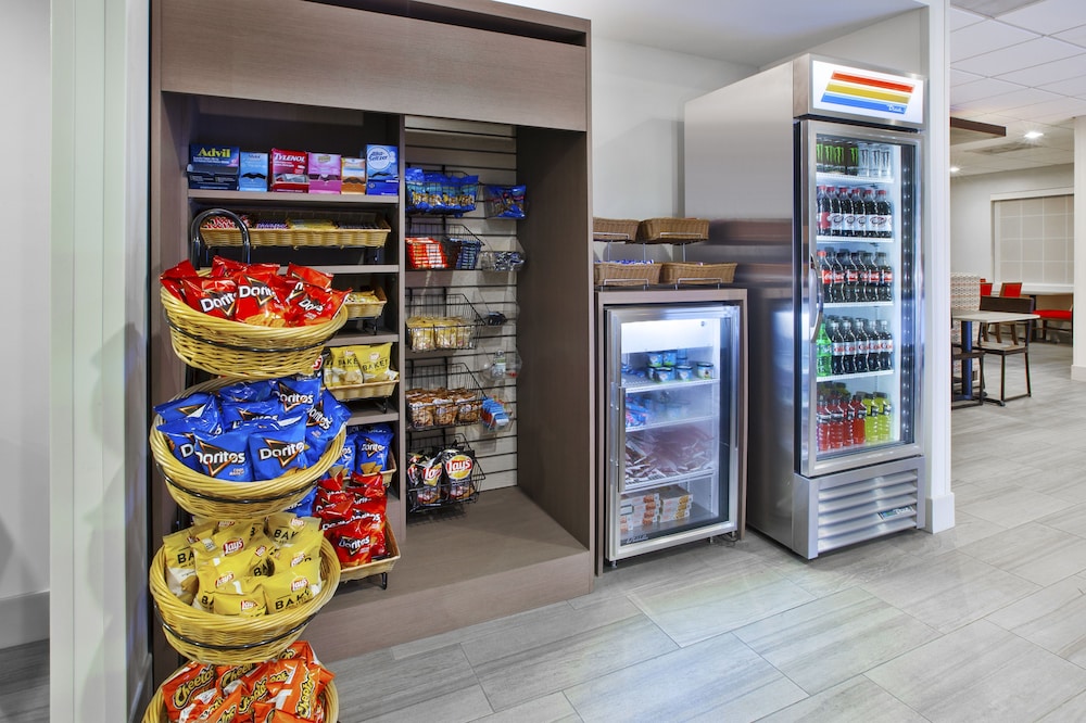 Holiday Inn Express & Suites Manchester by IHG - photo 28