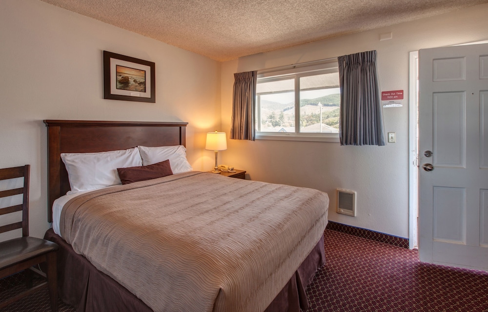 Silver Sands Motel - photo 8
