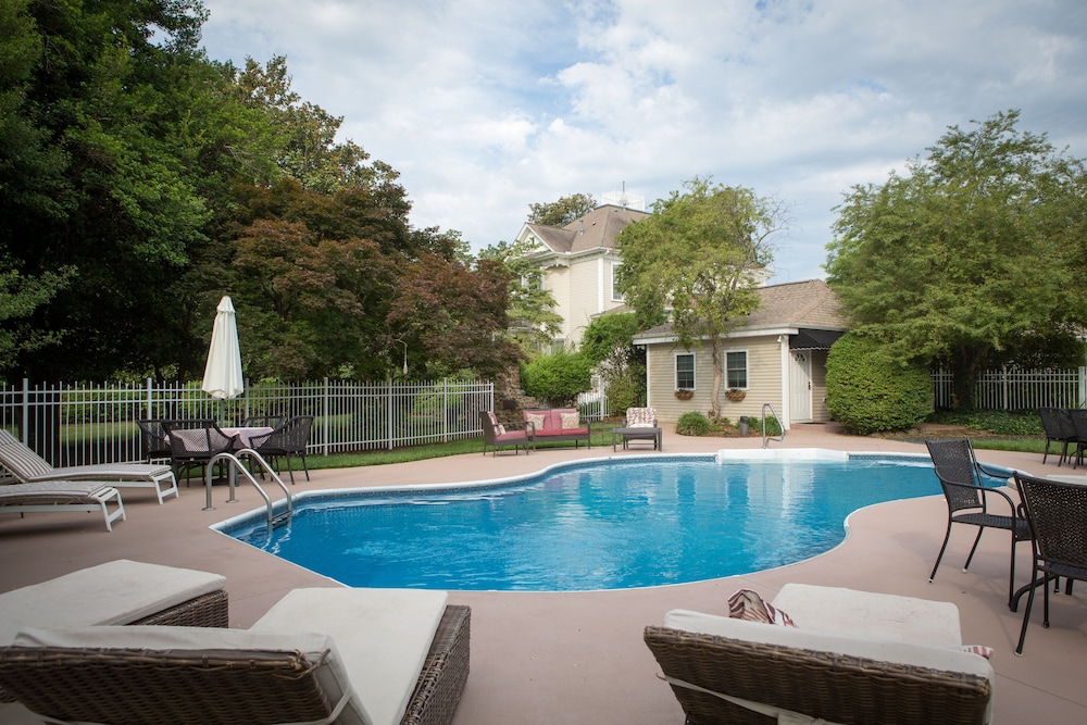 Burke Manor Inn & Pavilion - photo 31
