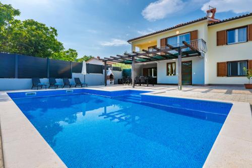 Family friendly Villa with Pool and Garden — 4-Star Luxury Hotel in Labin, Croatia