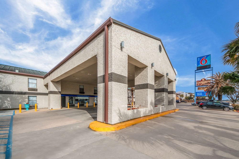 Studio 6 Laredo TX North I 35 - photo 26
