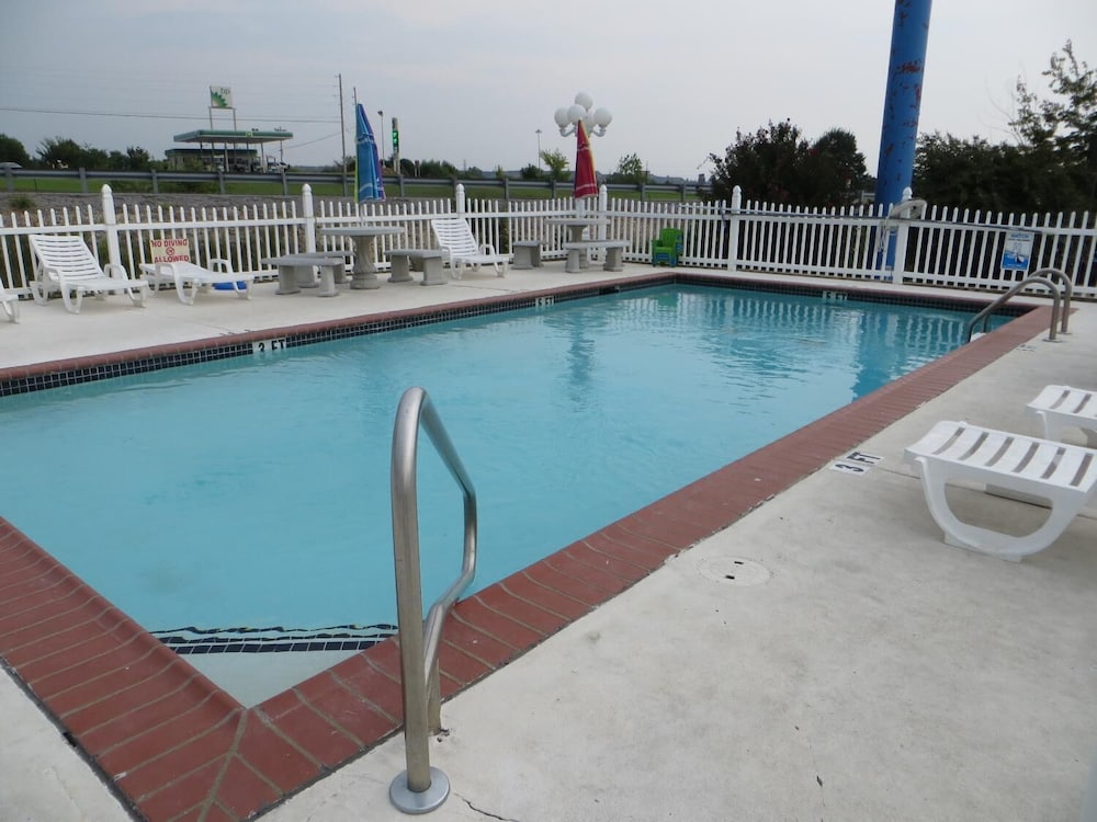 Patti's Inn & Suites - photo 21