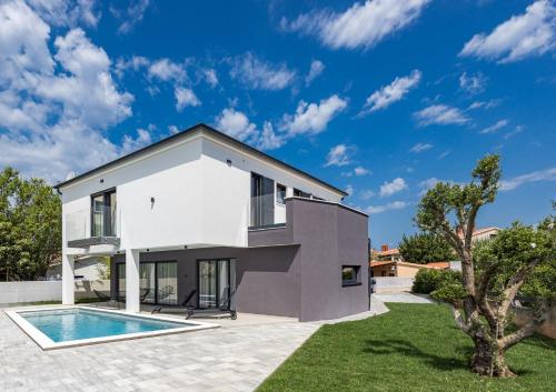 Seaside Villa Bamboo Fažana — 4-Star Luxury Hotel in Fazana, Croatia