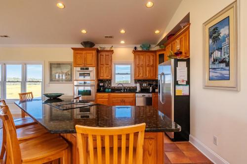 Coastal Living by Oak Island Accommodations - photo 41