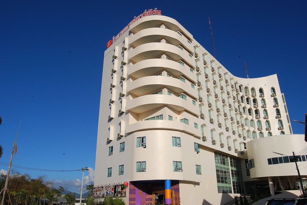 Grand Southern Hotel - carbon neutral hotel in Thung Song