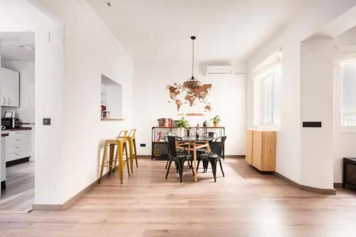 Apartamento Antares Edificio cAcntrico de 1800 — 4-Star Luxury Hotel in Malaga, Spain