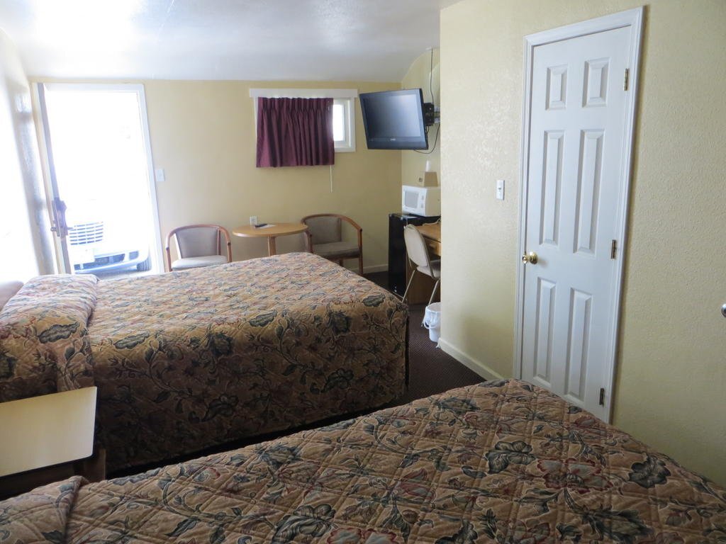 Economy Inn Fort Dodge - photo 19
