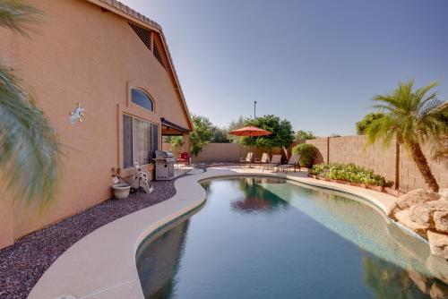 Near Hikes Snowbird Escape with Pool in Gilbert — 4-Star Luxury Hotel in Queen Creek, United States