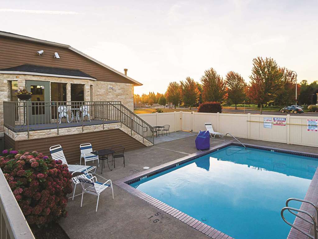 La Quinta Inn & Suites by Wyndham Woodburn - photo 9