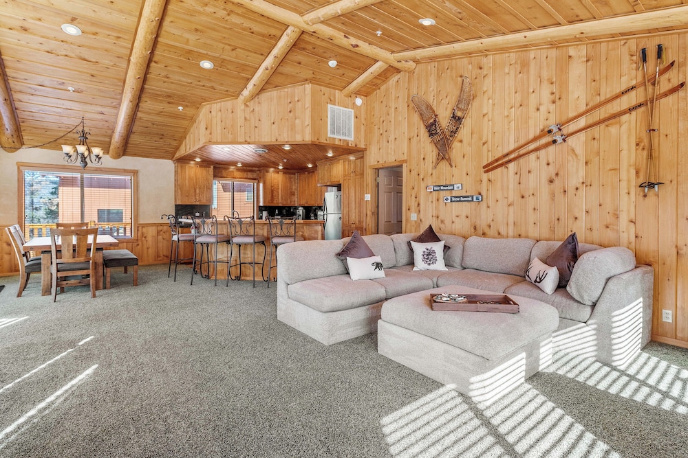Ursa Major Retreat minutes to the slops with incredible mountain views — 4-Star Luxury Hotel in Big Bear Lake, United States