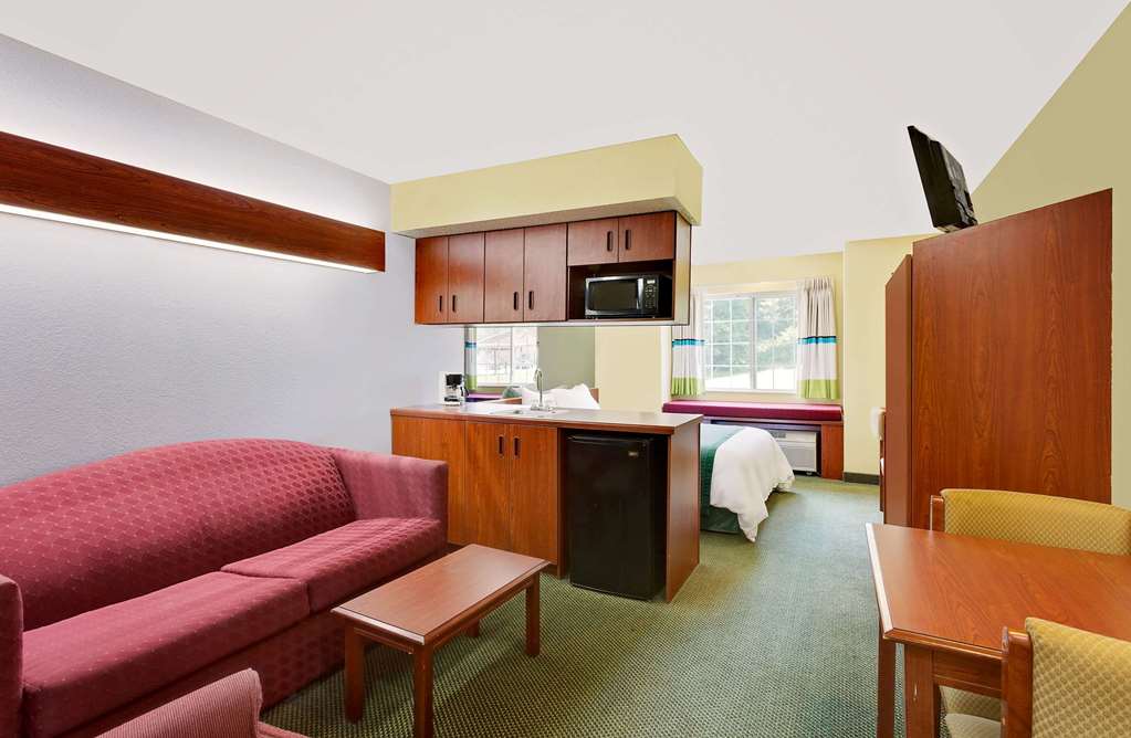 Microtel Inn & Suites by Wyndham Thomasville High Point Lexi - photo 9