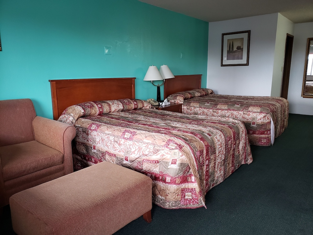 Oasis Inn & Suites - photo 2