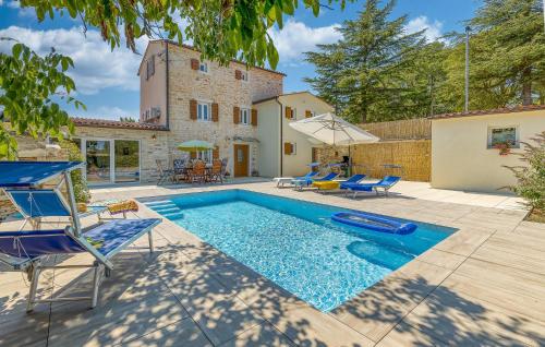 3 Bedroom Beautiful Home In Kanfanar — 4-Star Luxury Hotel in Kanfanar, Croatia