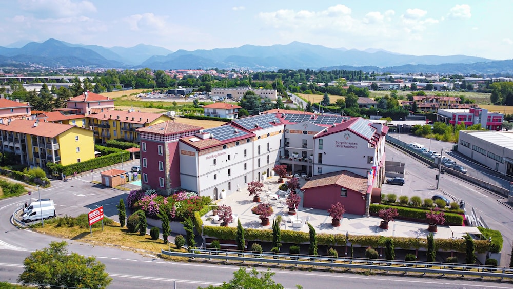 Hotel Borgo Brianteo — 4-Star Luxury Hotel in Ponte San Pietro, Italy