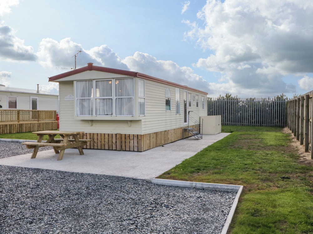 Meric Stone Holiday lets Caravan 1 — hotel in Castlerock