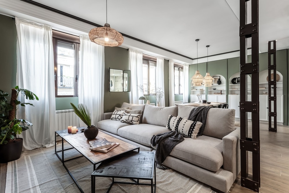 Lisala 2 Bedrooms in Trafalgar Madrid