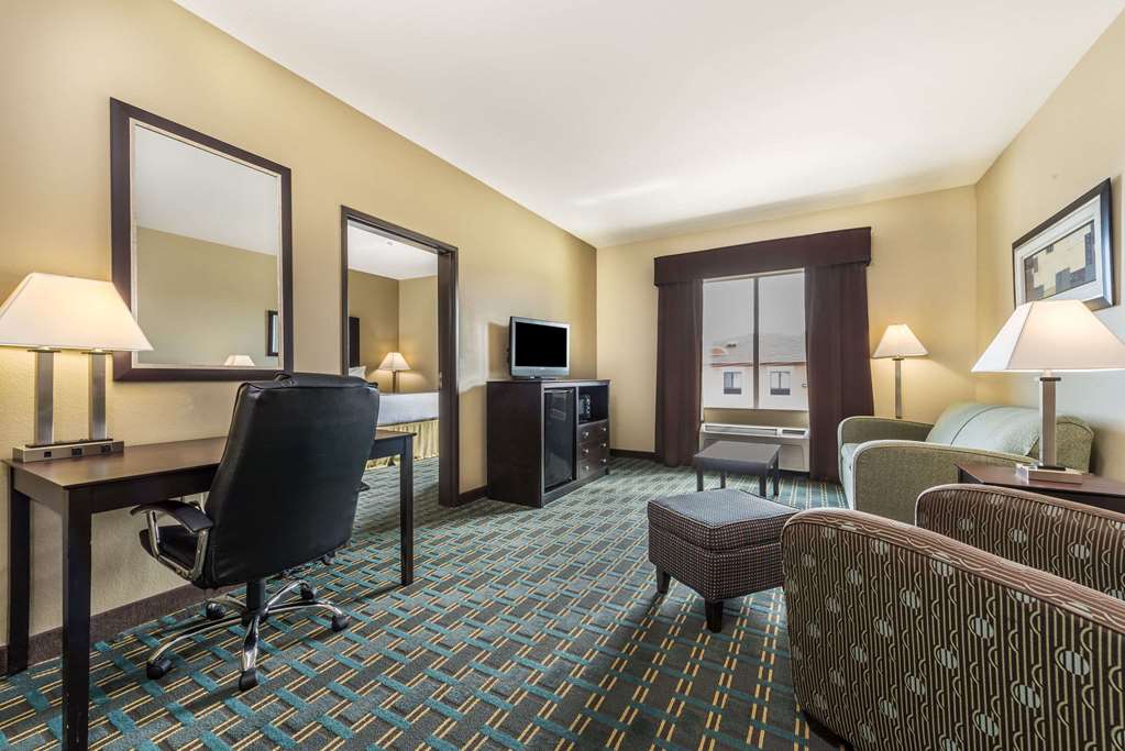 Days Inn & Suites by Wyndham Mineral Wells - photo 12