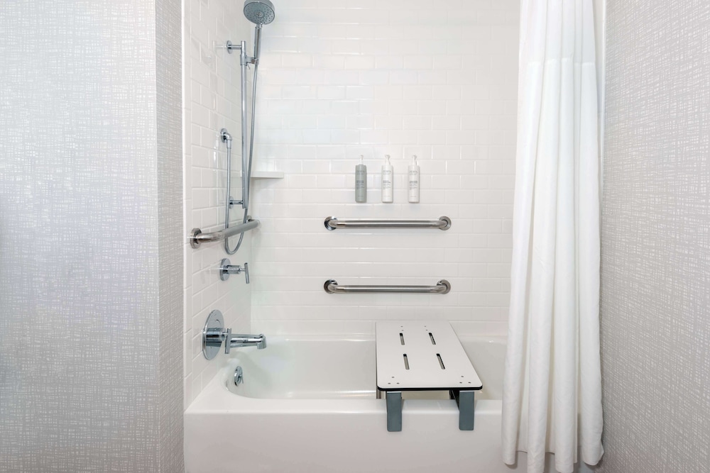 Hampton Inn Coventry Warwick Area - photo 17