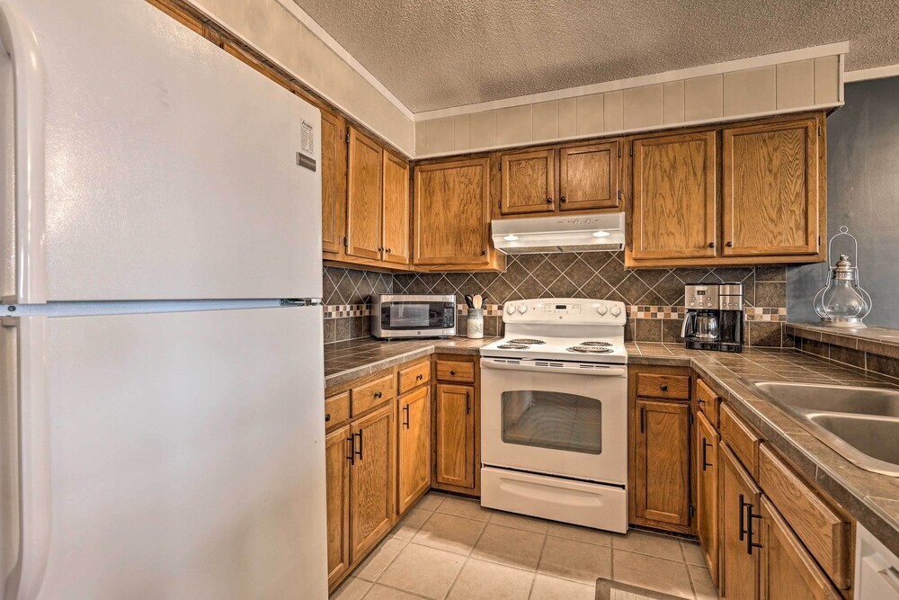 2 Mi to Skiing Resort Style Beech Mountain Condo - photo 32