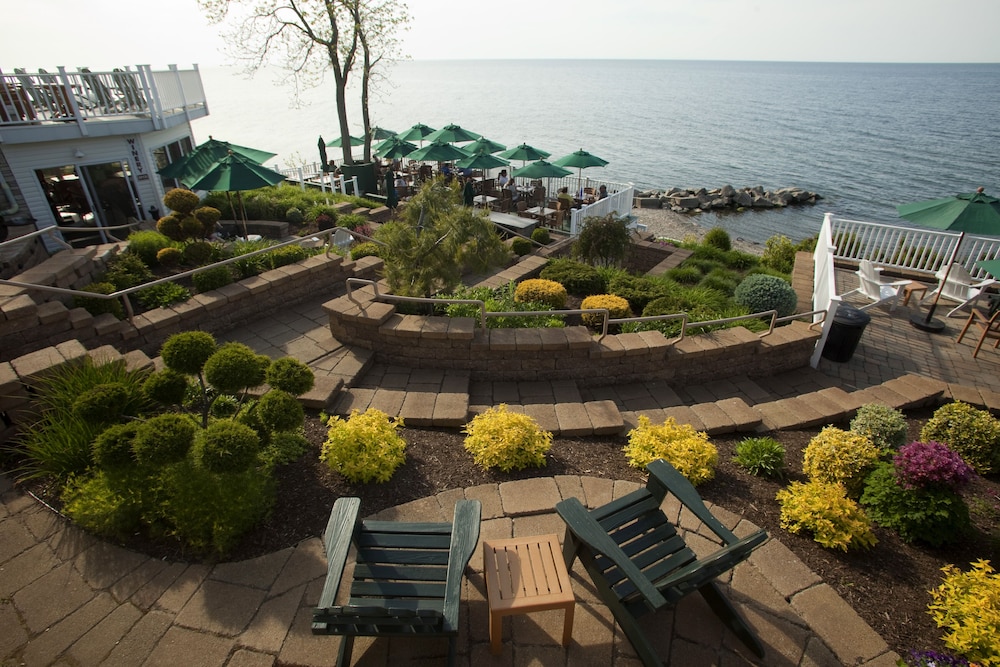 The Lakehouse Inn — Geneva