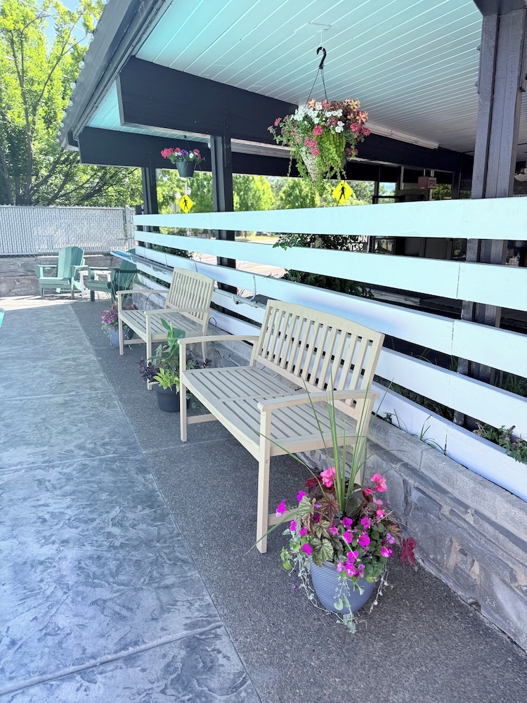 Timbers INN and Suites - photo 35