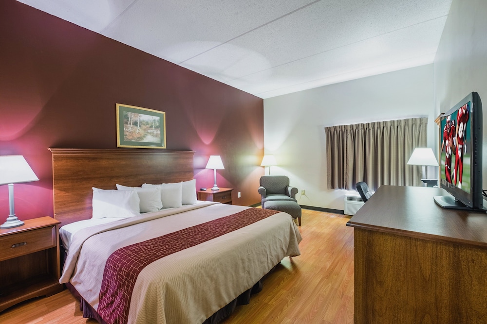Red Roof Inn Hendersonville - photo 14