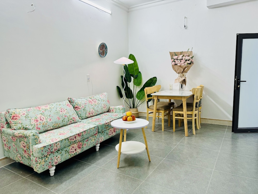 Local Me Exclusive Centre Room — 4-Star Luxury Hotel in Haiphong, Vietnam