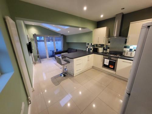 Large 4 Bedroom House In Central London — 4-Star Luxury Hotel in London, United Kingdom