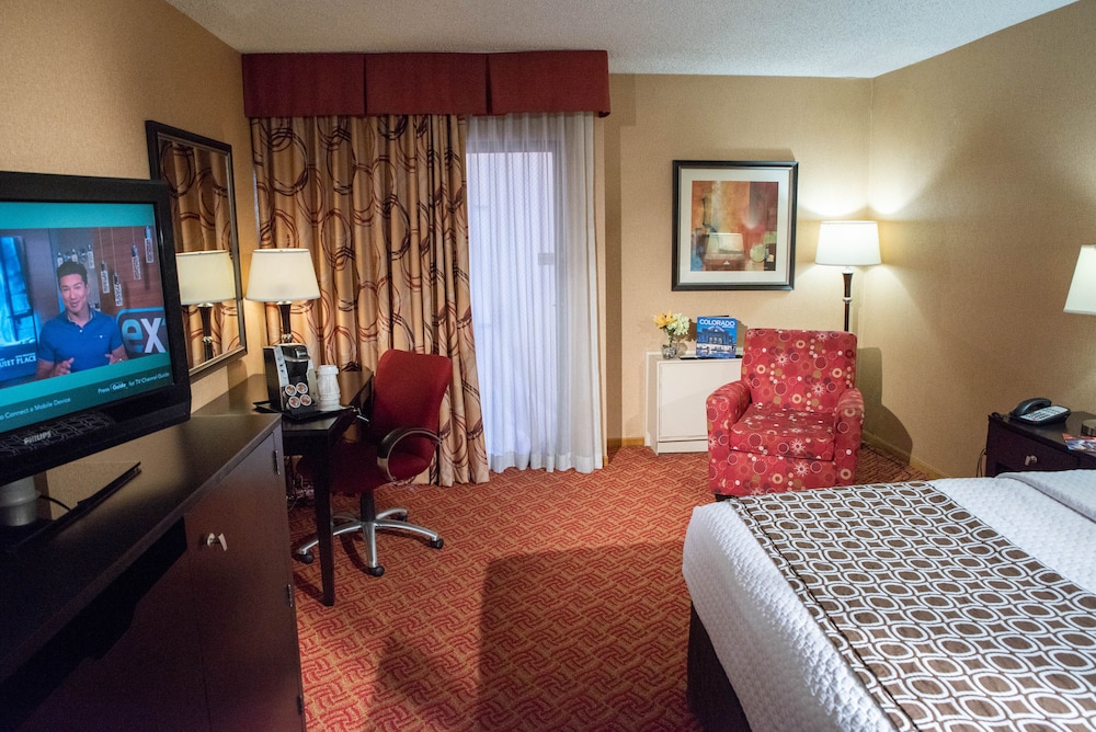 Hotel Elegante Conference & Event Center Colorado Springs - photo 7