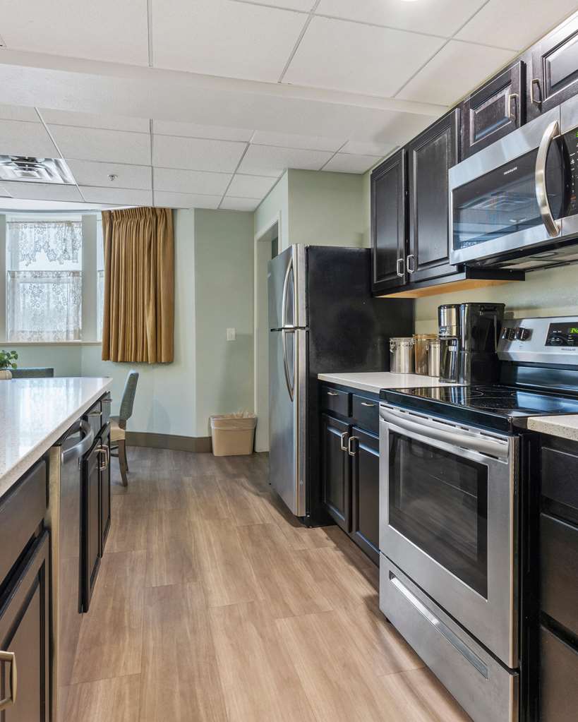 Cherry Tree Inn & Suites - photo 3