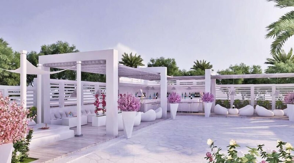 Kellys Luxury Apartments — 4-Star Luxury Hotel in Faliraki, Greece