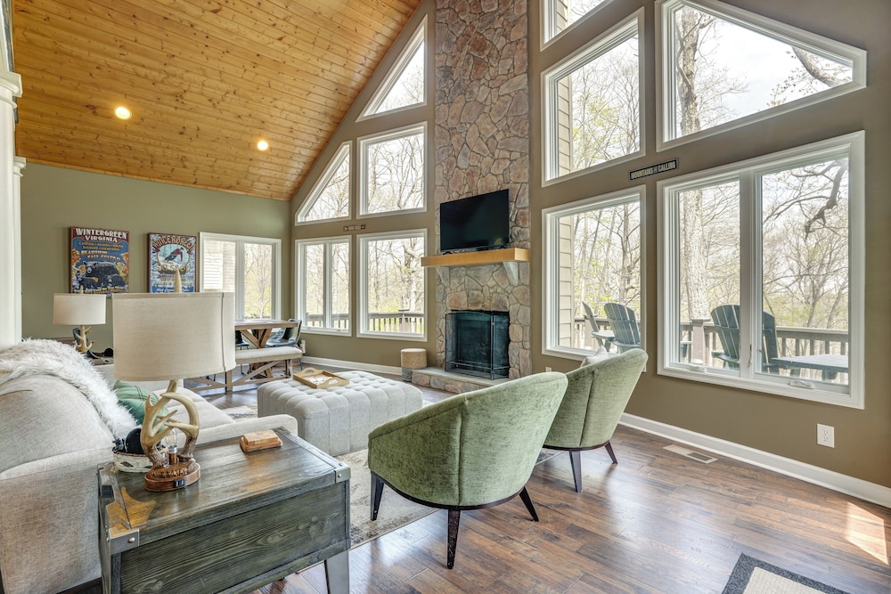 Stunning Wintergreen Resort Home: Ski & Golf — hotel in Roseland