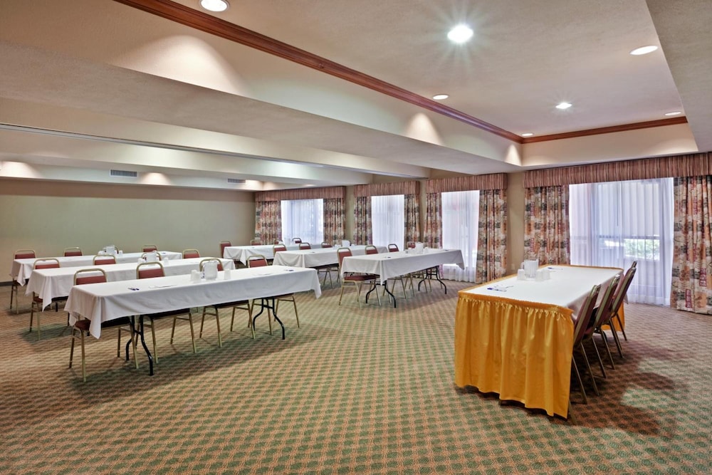 Triple Play Resort Hotel & Suites - photo 47