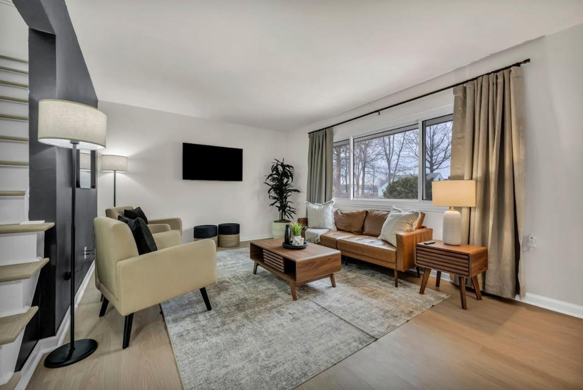 New Modern Retreat Near Cle Game Room Renovated — hotel in Berea