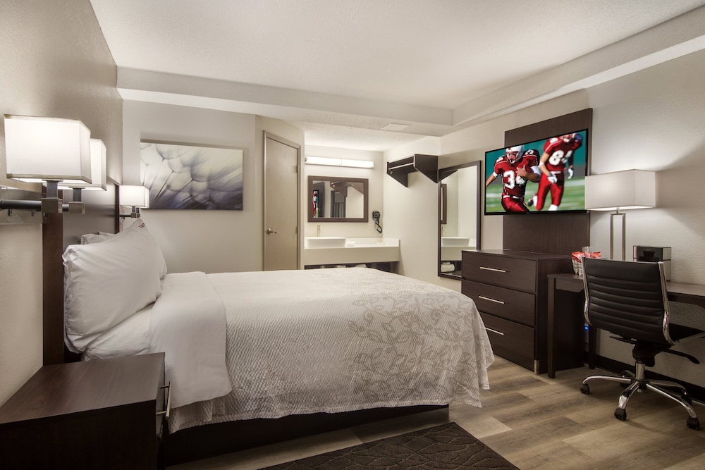 Red Roof Inn Plus & Suites Erie - photo 8
