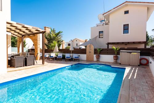 Villa Iris by Ezoria Villas