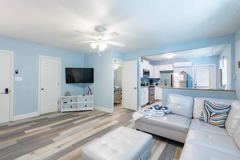 Upham Beach Inn - photo 8