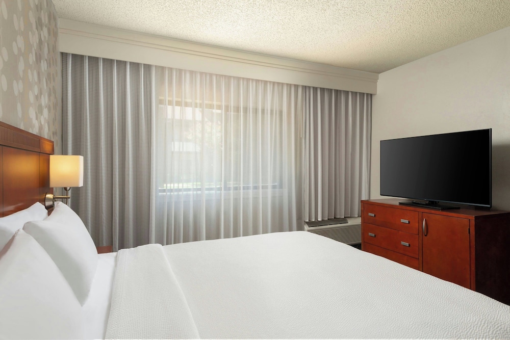 Courtyard by Marriott Dallas Fort Worth Bedford - photo 7