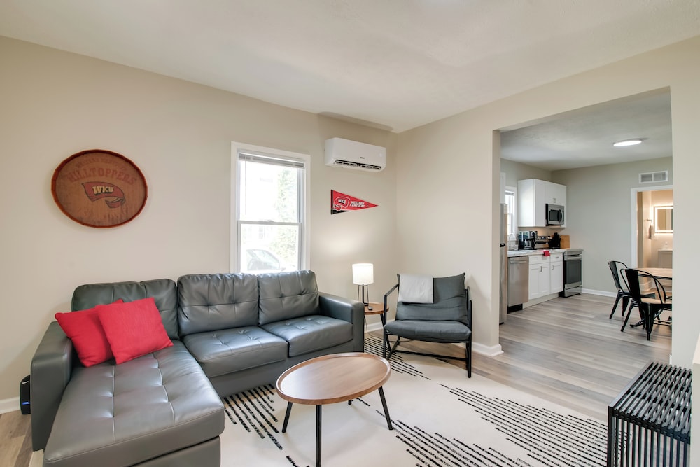 Hilltopper Convenience: Modern Duplex Near WKU